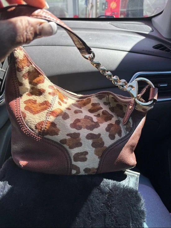 QLeopard Print Shoulder Bag with Gold Chain Detail - Picture 8 of 16